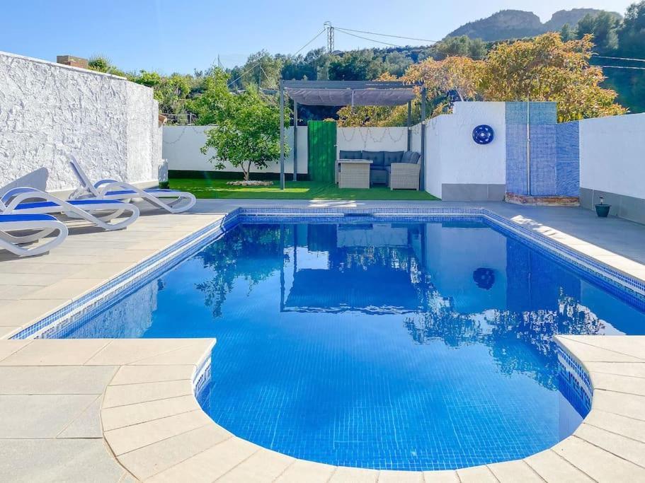 Cozy In Nerja , Malaga. Private Pool. Wifi Сasa de vacaciones *