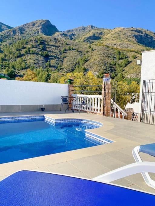Cozy In Nerja , Malaga. Private Pool. Wifi Сasa de vacaciones *