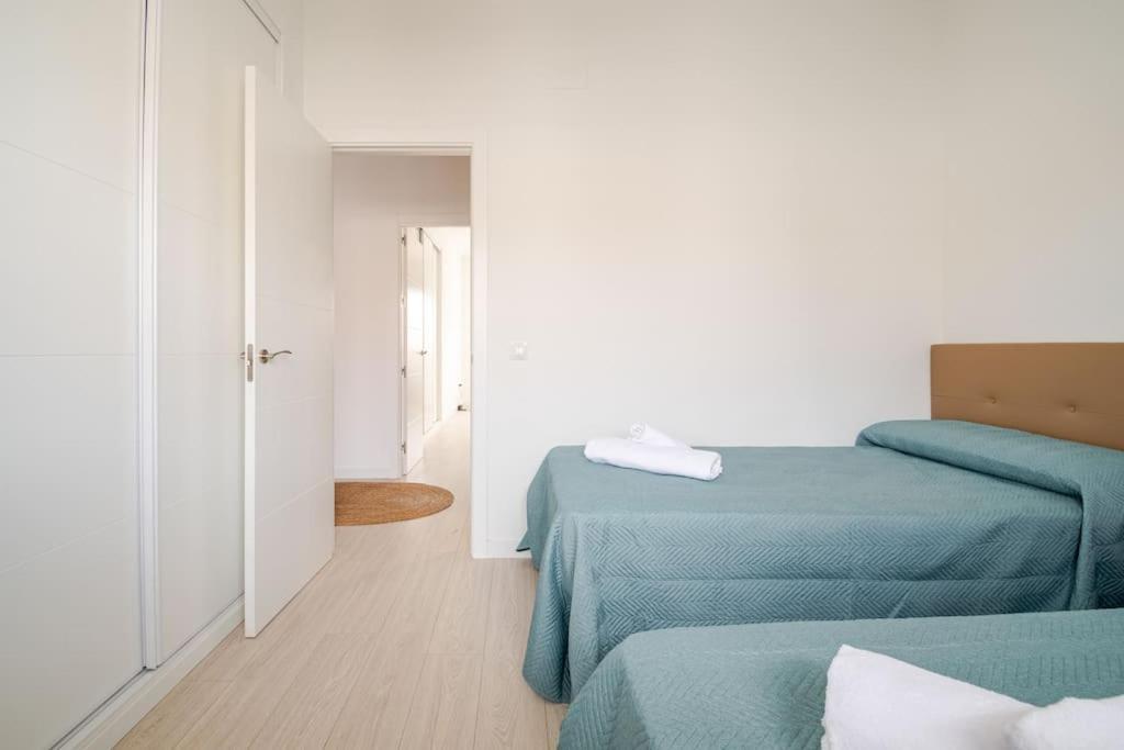 Nuevo, Disfruta Del Silencio, Familias Con Ninos, Aire Acondicionado, 2 Banos , Playa Apartamento Benajarafe