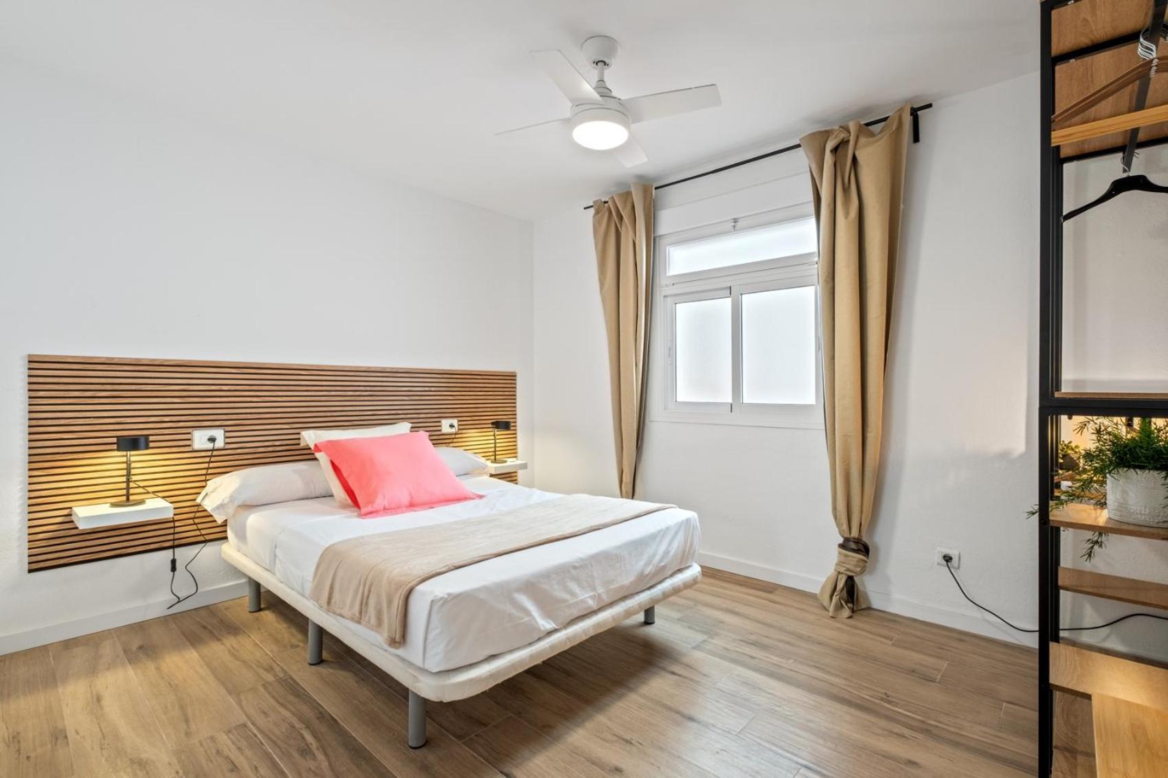 3 Dormitorios, 2 Banos Y Balcon Malaga
