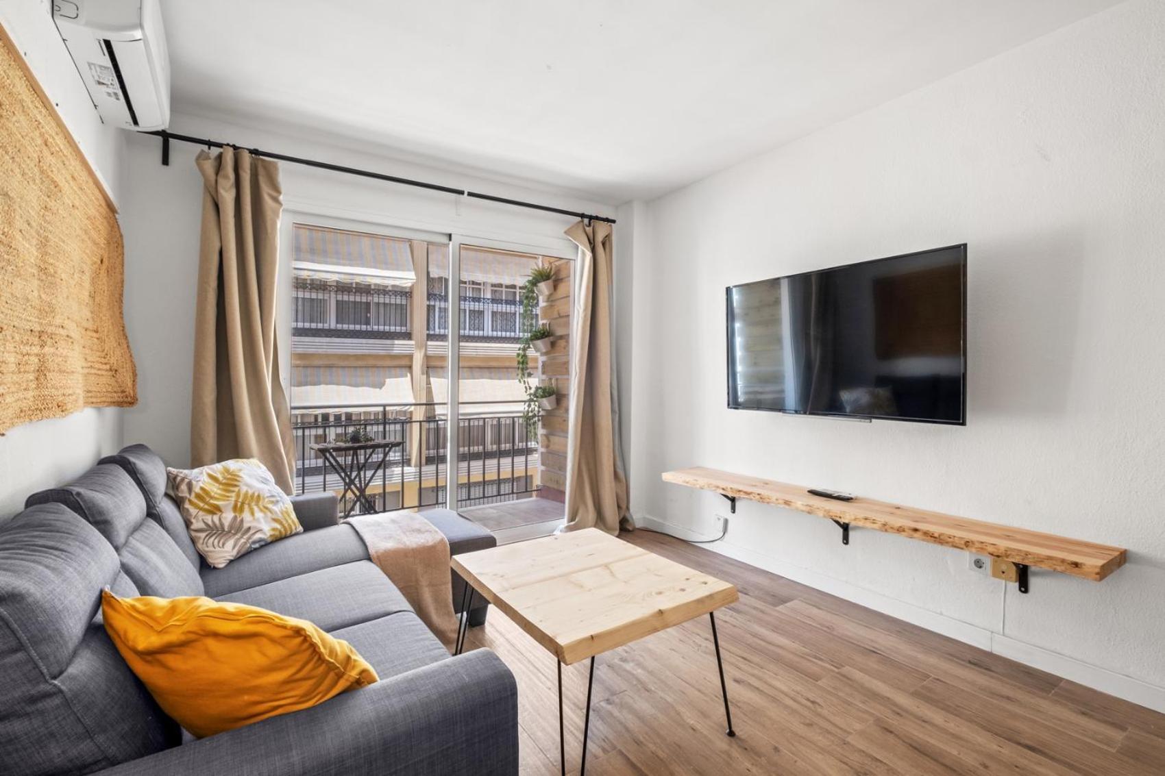 3 Dormitorios, 2 Banos Y Balcon Malaga