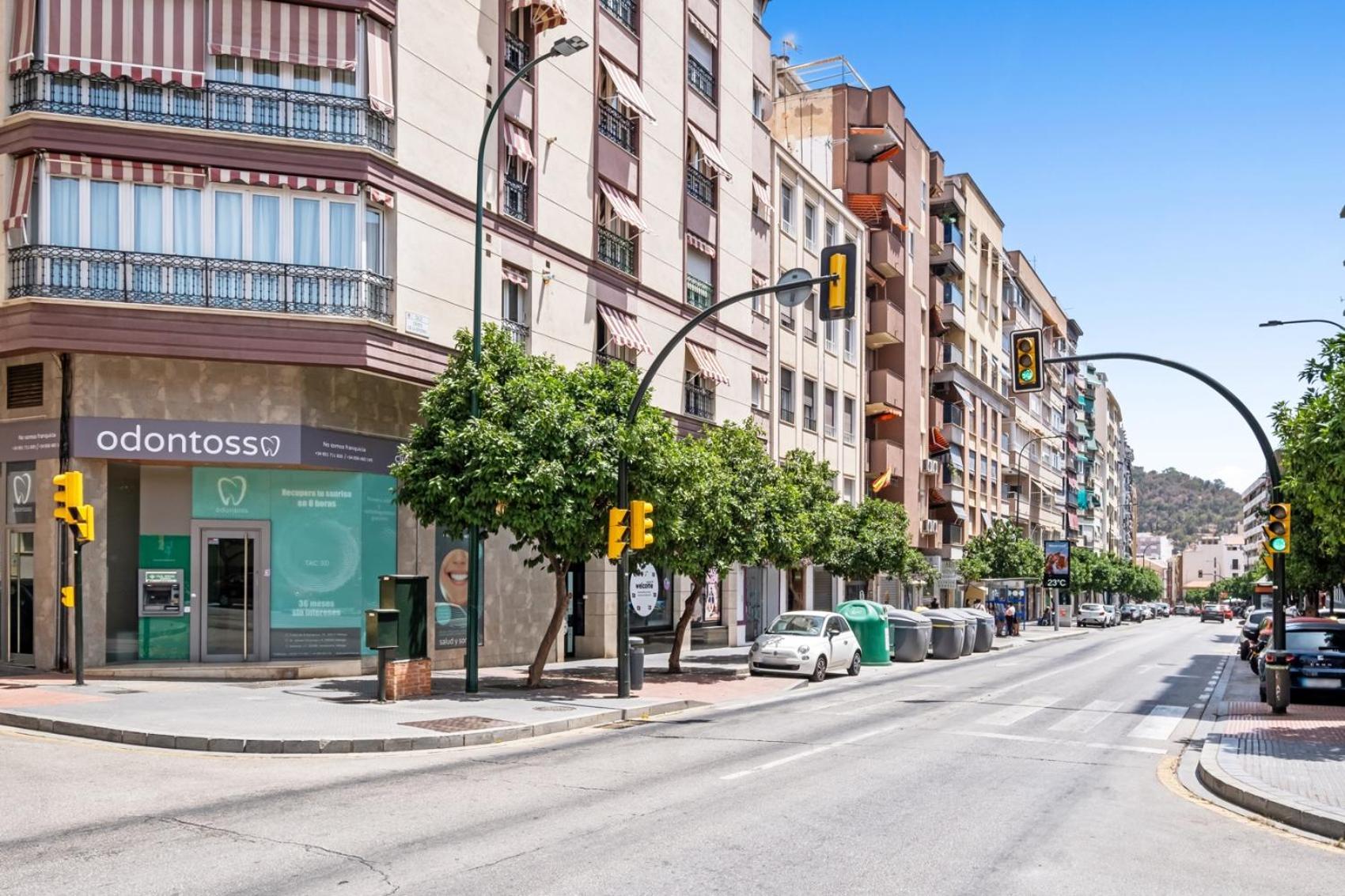 3 Dormitorios, 2 Banos Y Balcon * Malaga
