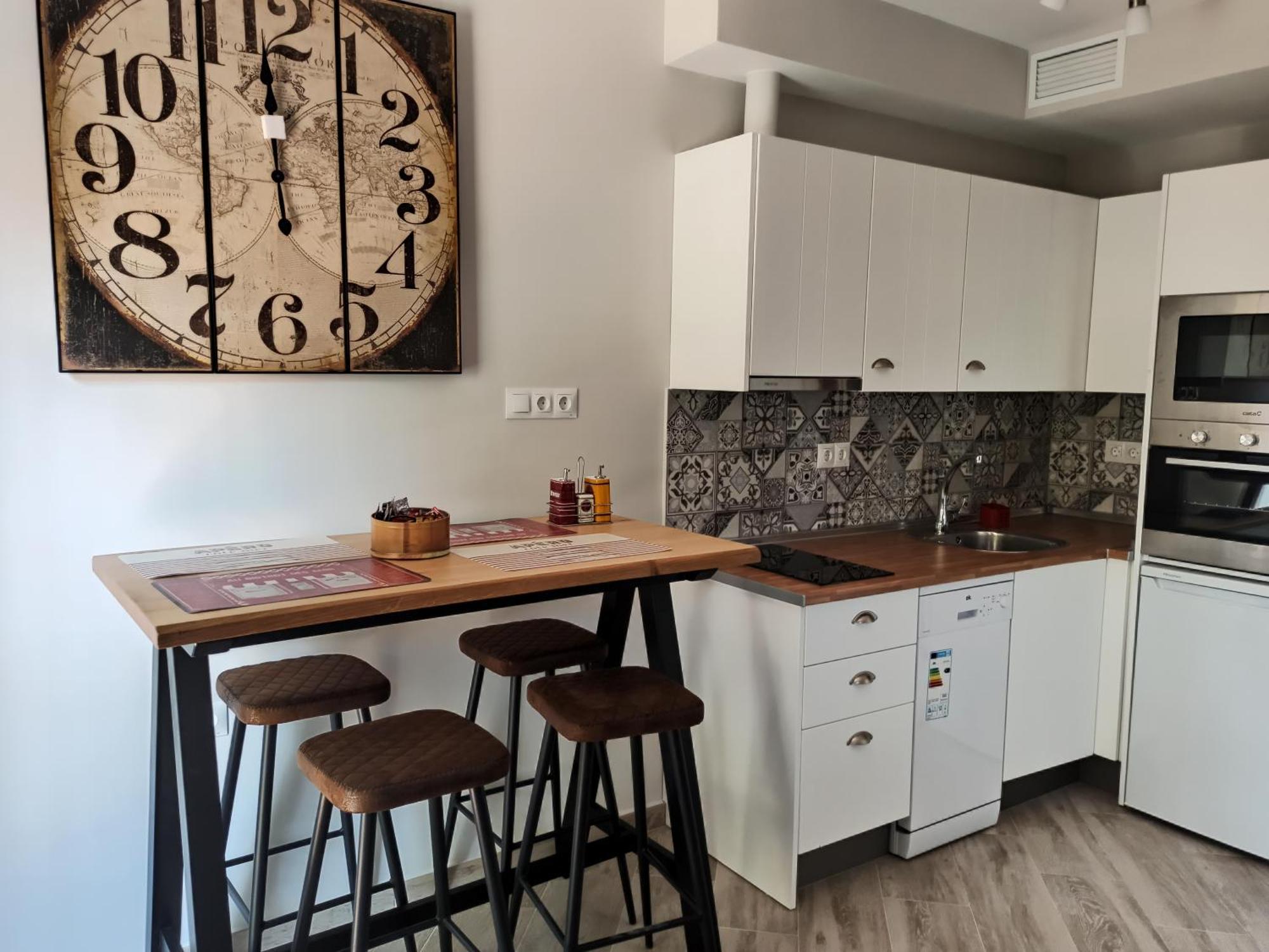 Barcelo 21, Parking On Request, Atico With Terrace & With Patio, Center, Breakfast Included, Quite Neighborhood, Bc