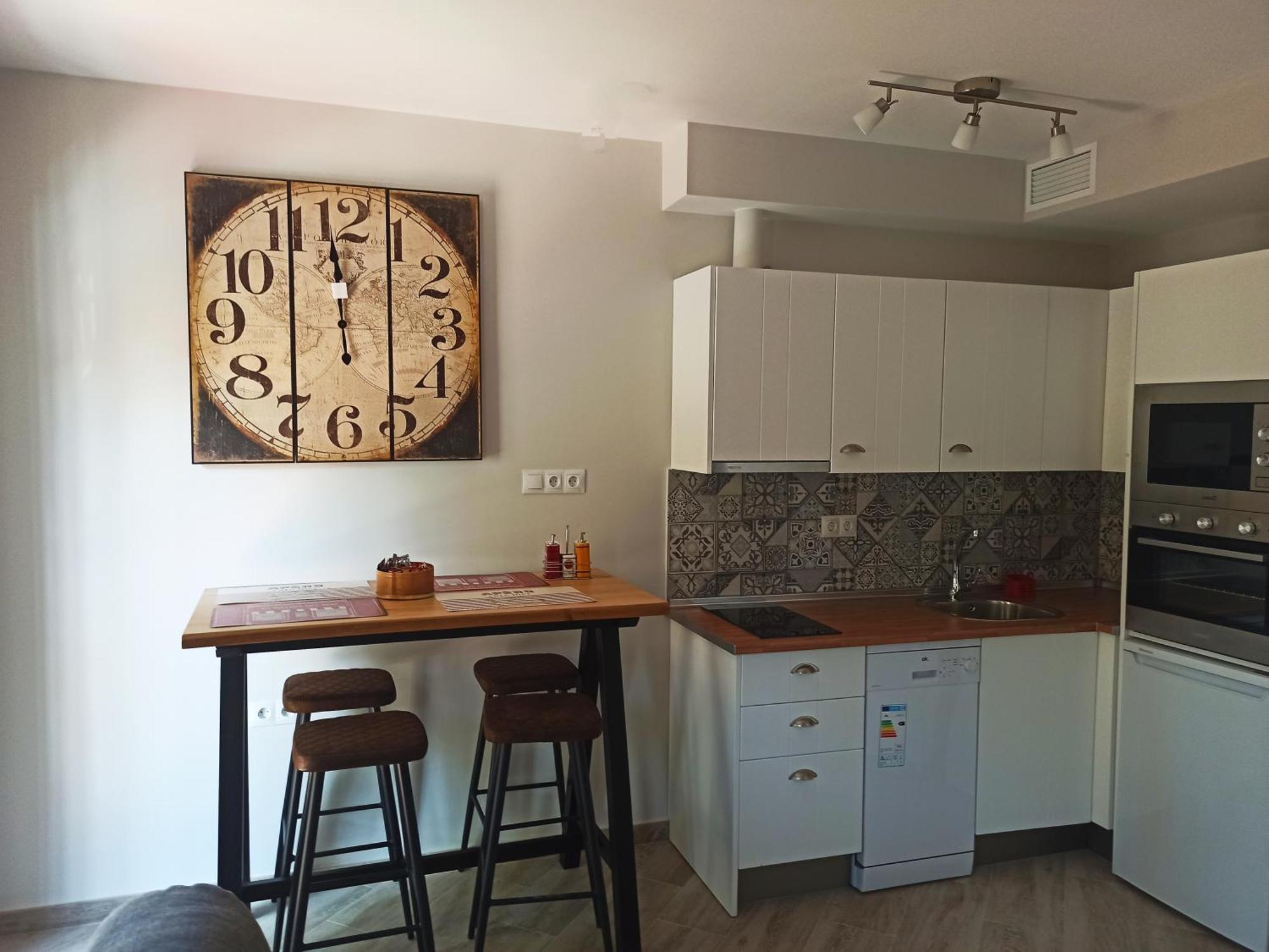 Apartamento Barcelo 21, Parking On Request, Atico With Terrace & With Patio, Center, Breakfast Included, Quite Neighborhood, Bc *