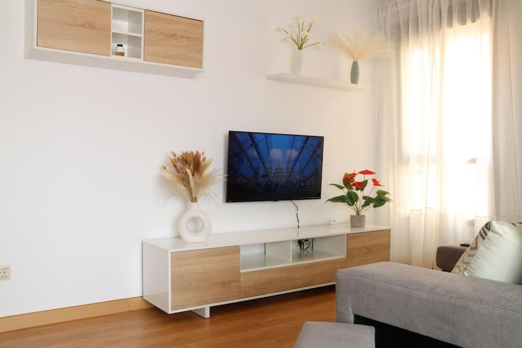Cms Center Penthouse With Sunny Terrace & Parking Málaga