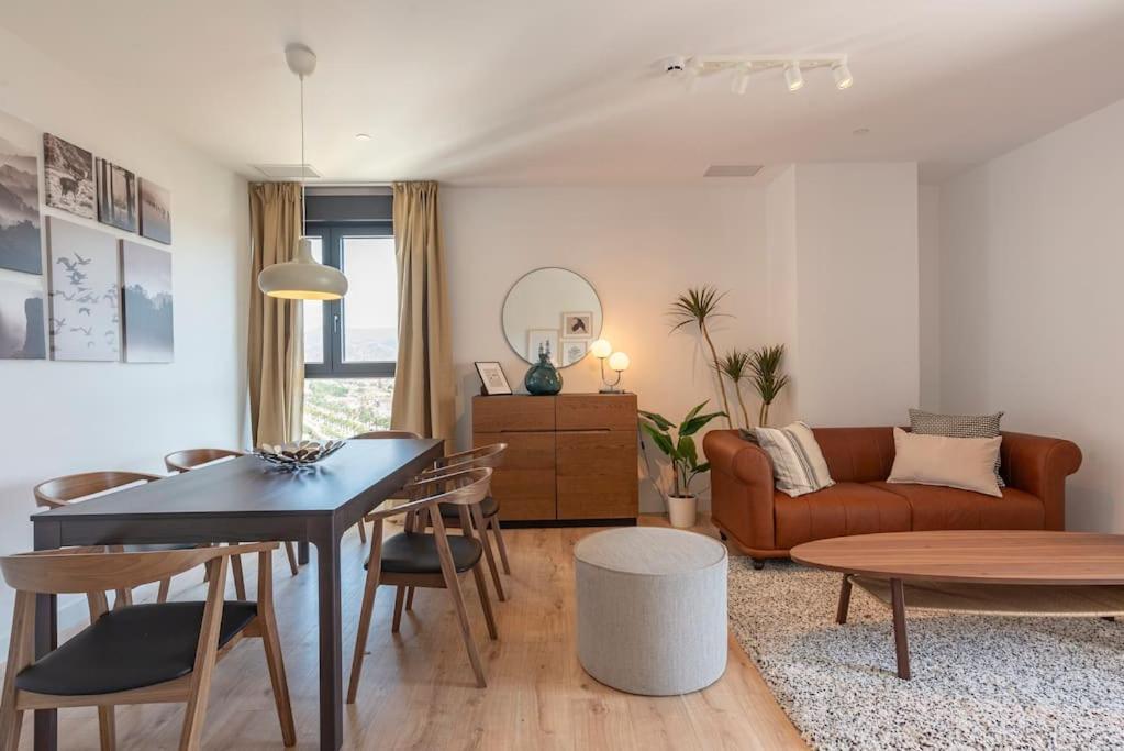 Apartamento Skyline Iii Pool & Coworking By Ele Málaga
