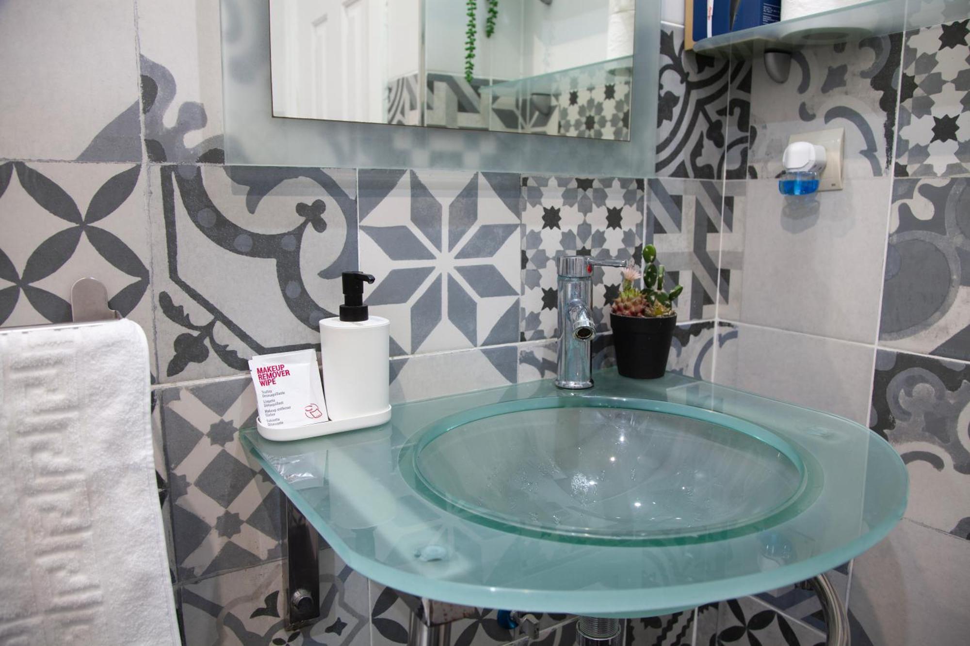 Apartamento Duplex En Centro De Malaga, Calle Nuno Gomez *