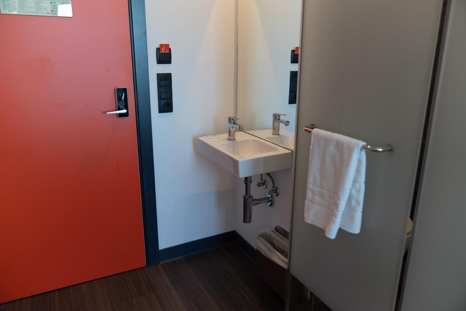 Easyhotel Centre