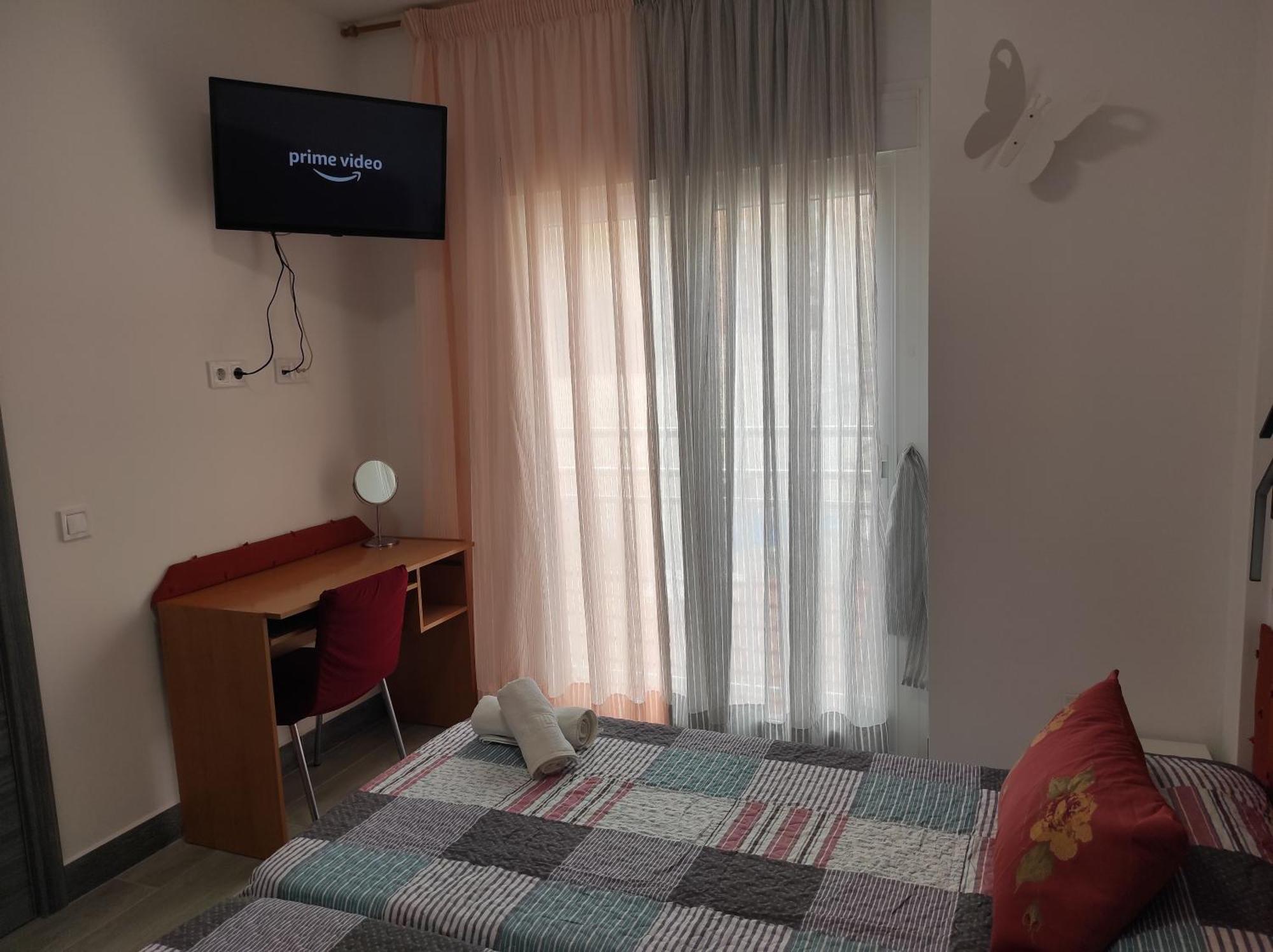 Con Terraza Y Muy Cerca De La Playa,centro Y Estacion De Tren Сasa de vacaciones Málaga