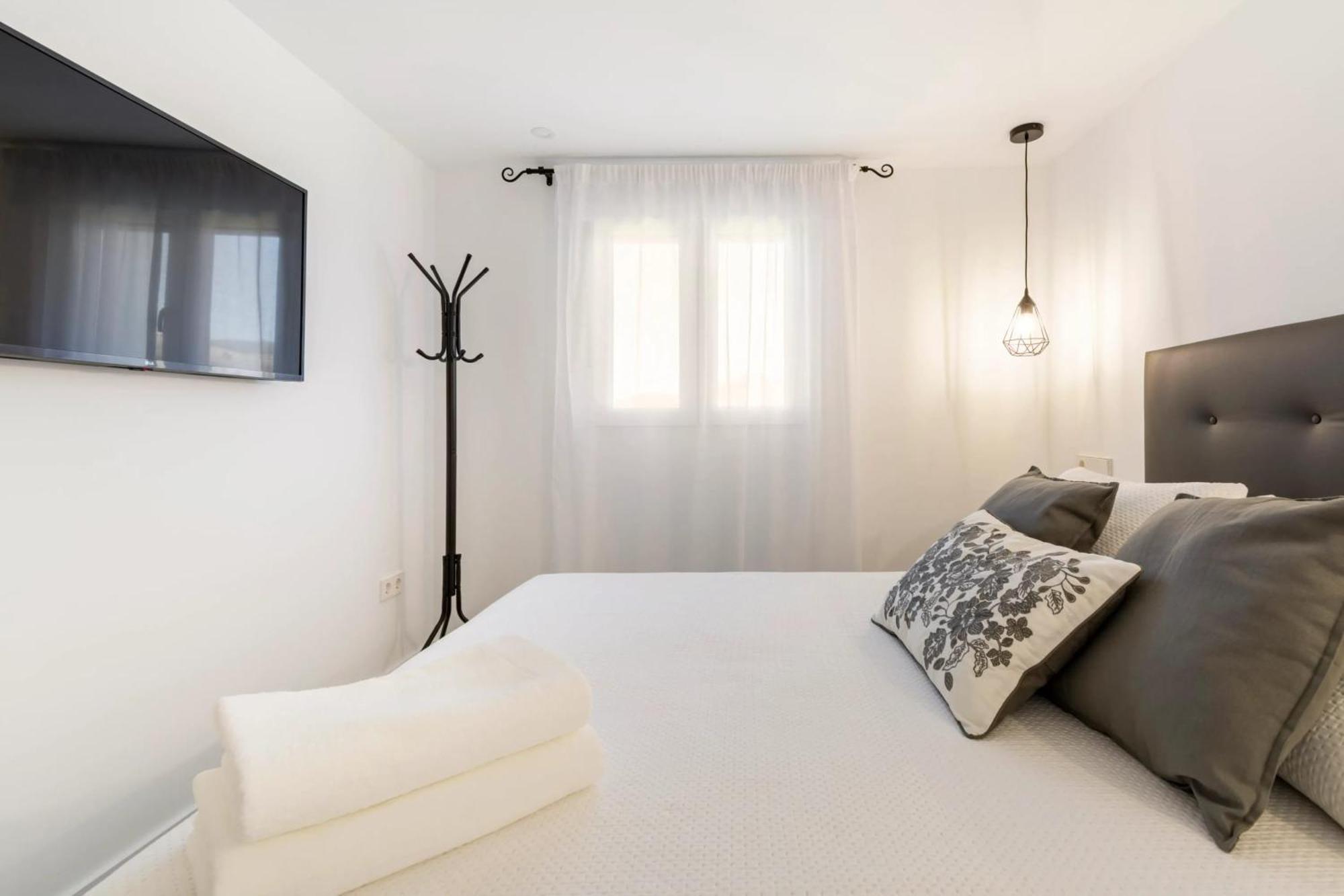 Charming In Prados 45 M² With Pool
