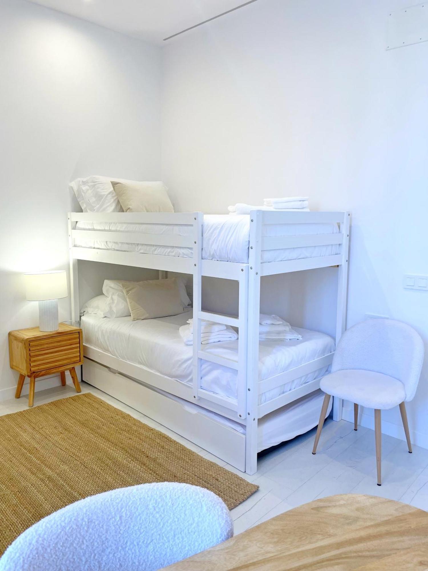 Apartamento Piso Familiar Con Tres En La Goleta Málaga