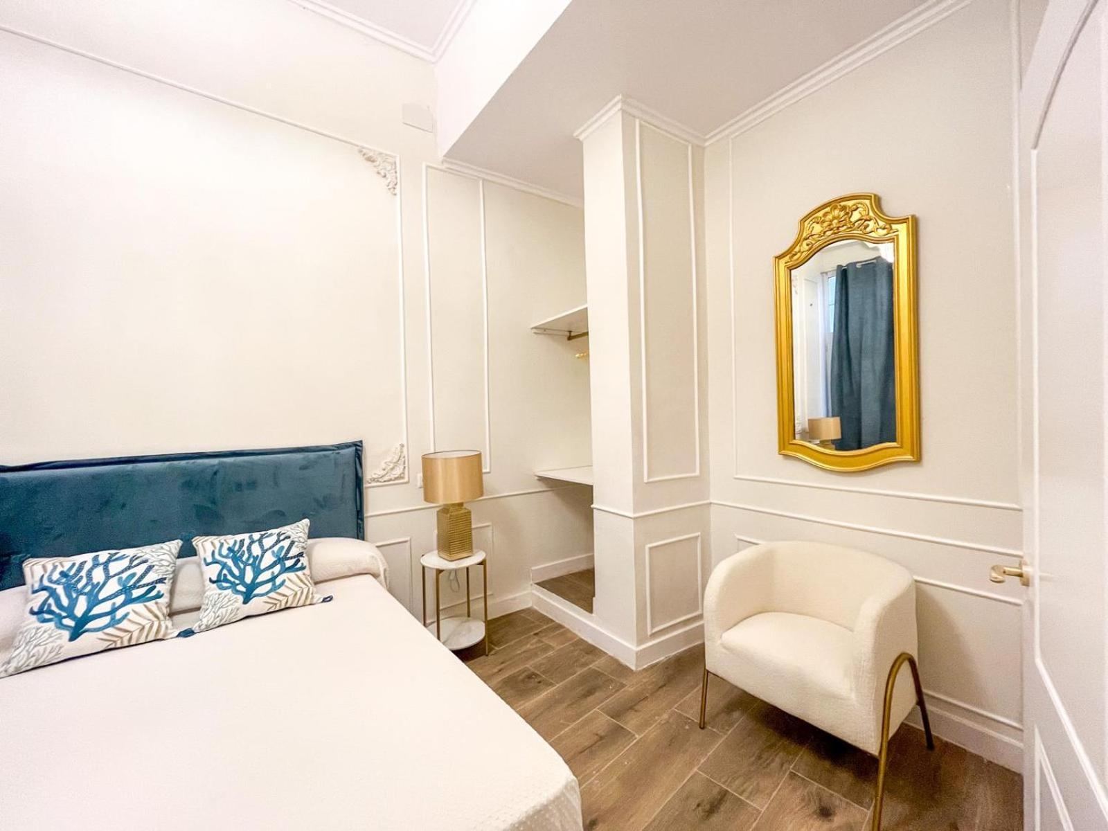Loles De Cisneros Catedral Apartment Malaga