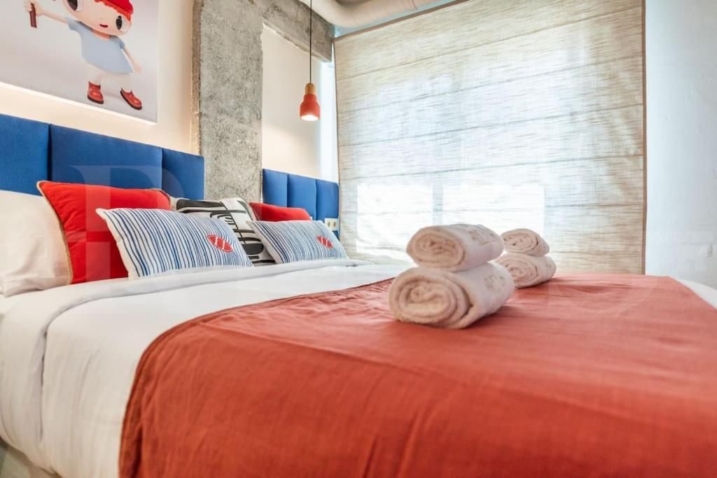 Apartamento Pop Art Gem With Paintings By Local Artist By Rems