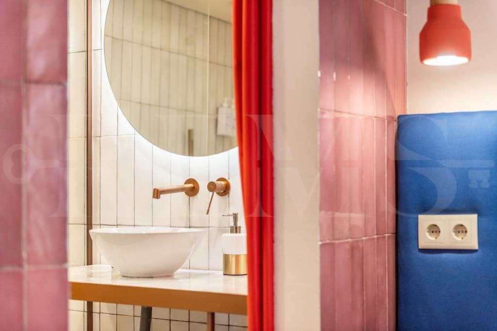 Apartamento Pop Art Gem With Paintings By Local Artist By Rems *