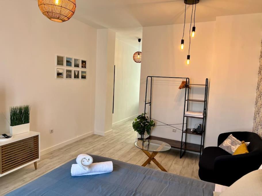With Private Rooftop By Easytrip Apartamento