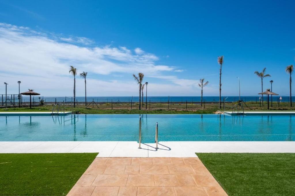 Apartamento 1º Linea De Playa Con Piscina Panoramica & Parking Málaga