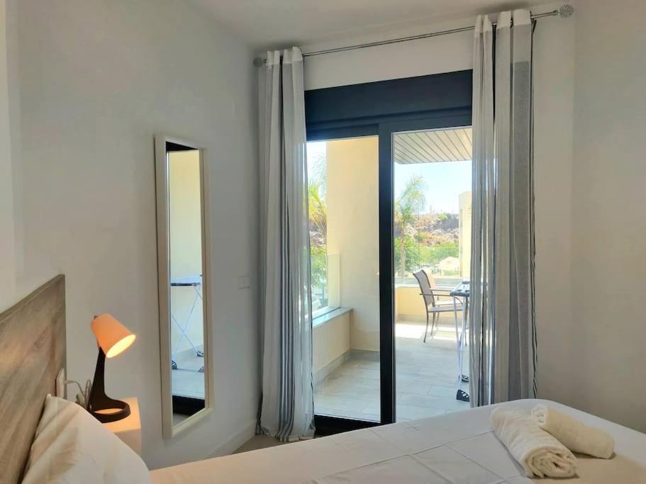 Apartamento 1º Linea De Playa Con Piscina Panoramica & Parking Málaga