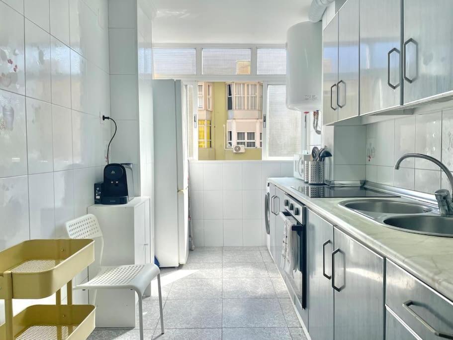 3 Habitaciones, Terraza Y A 200 Metros De La Playa Apartamento Málaga