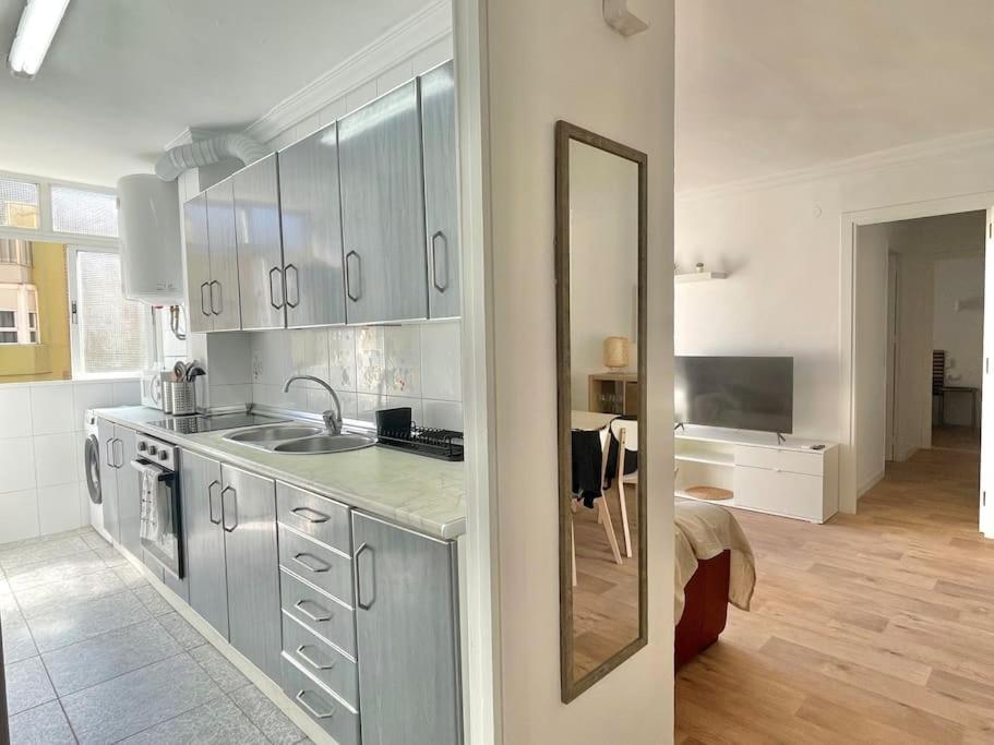 3 Habitaciones, Terraza Y A 200 Metros De La Playa Apartamento Málaga