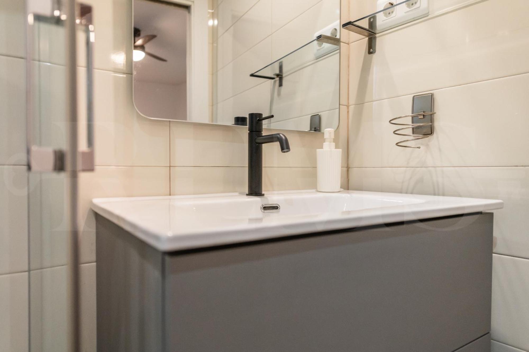 Apartamento Minimalist In The Heart Of By Rems *