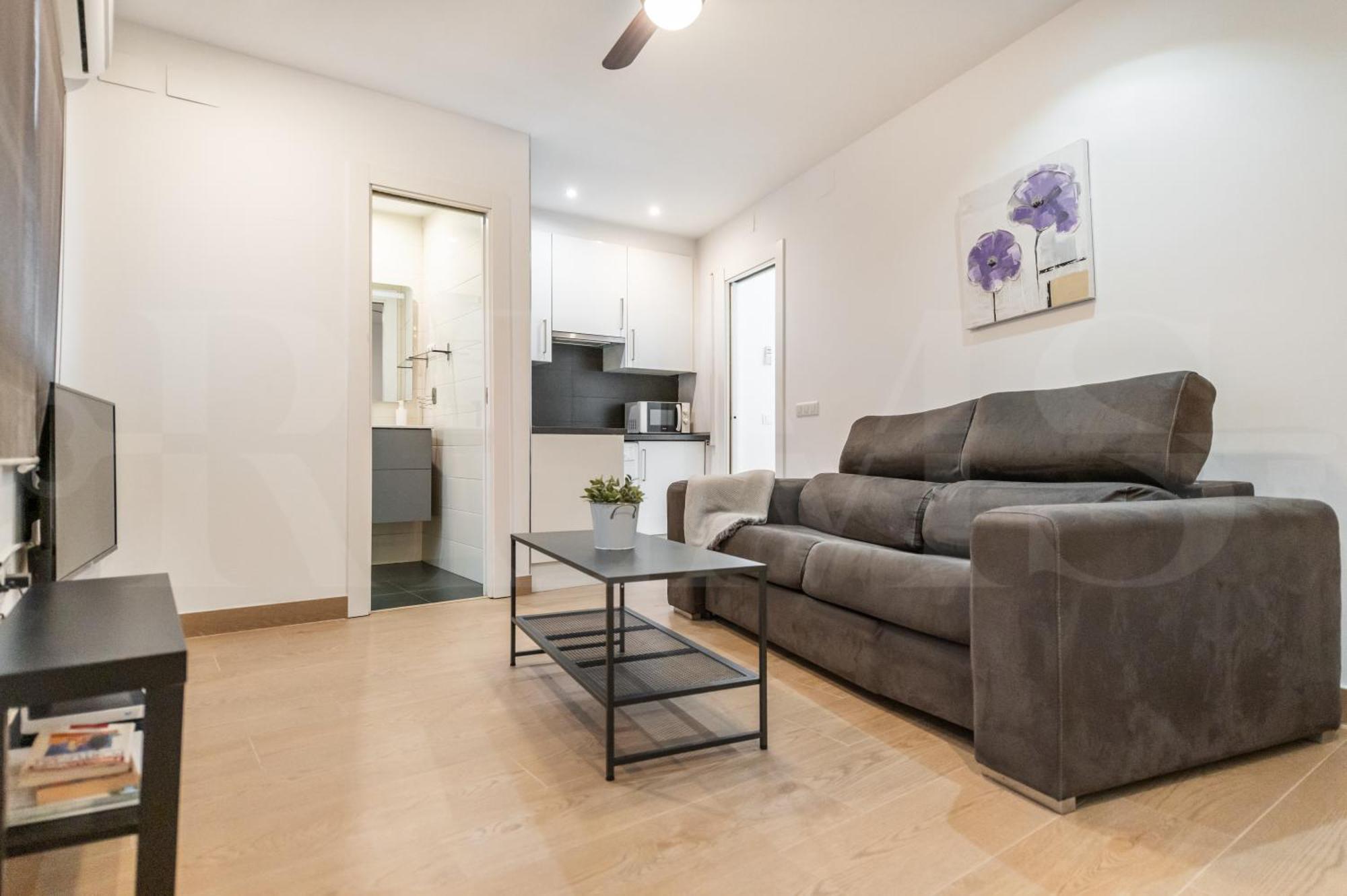 Apartamento Minimalist In The Heart Of By Rems