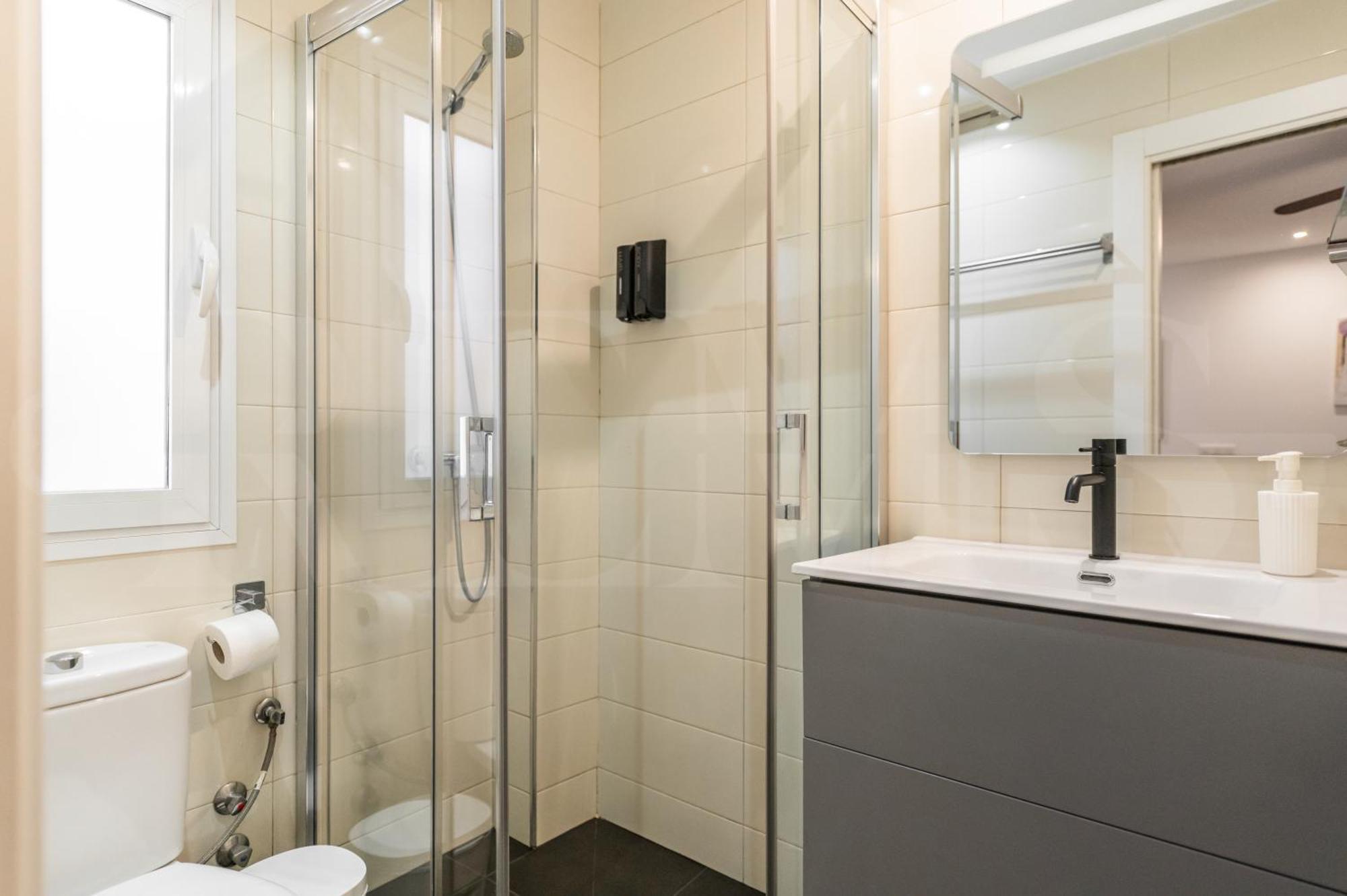 Apartamento Minimalist In The Heart Of By Rems *