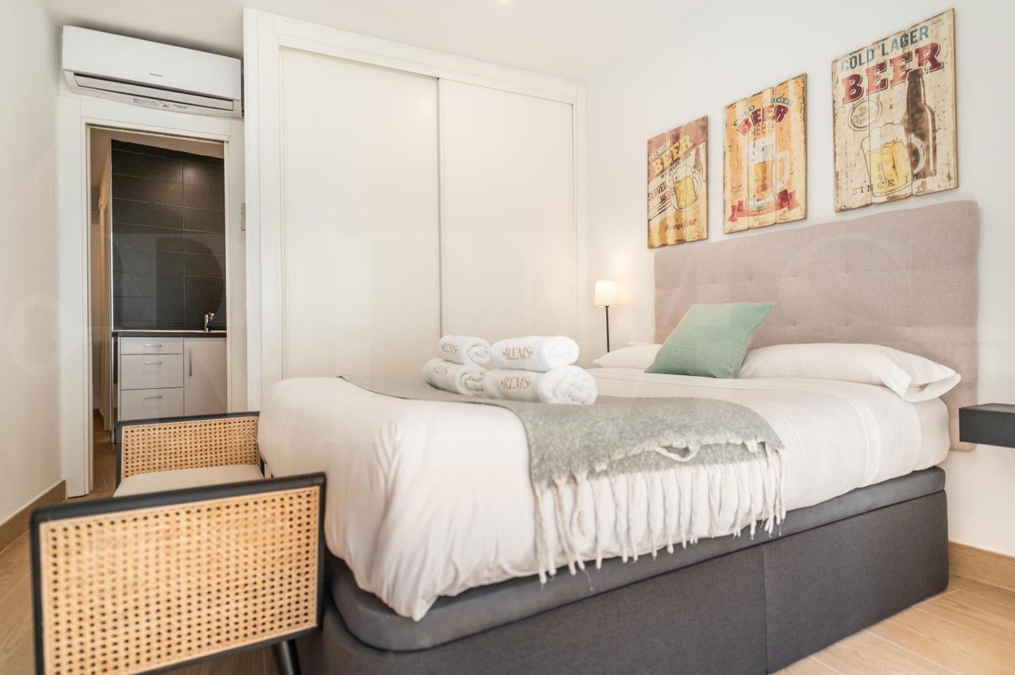 Apartamento Minimalist In The Heart Of By Rems *