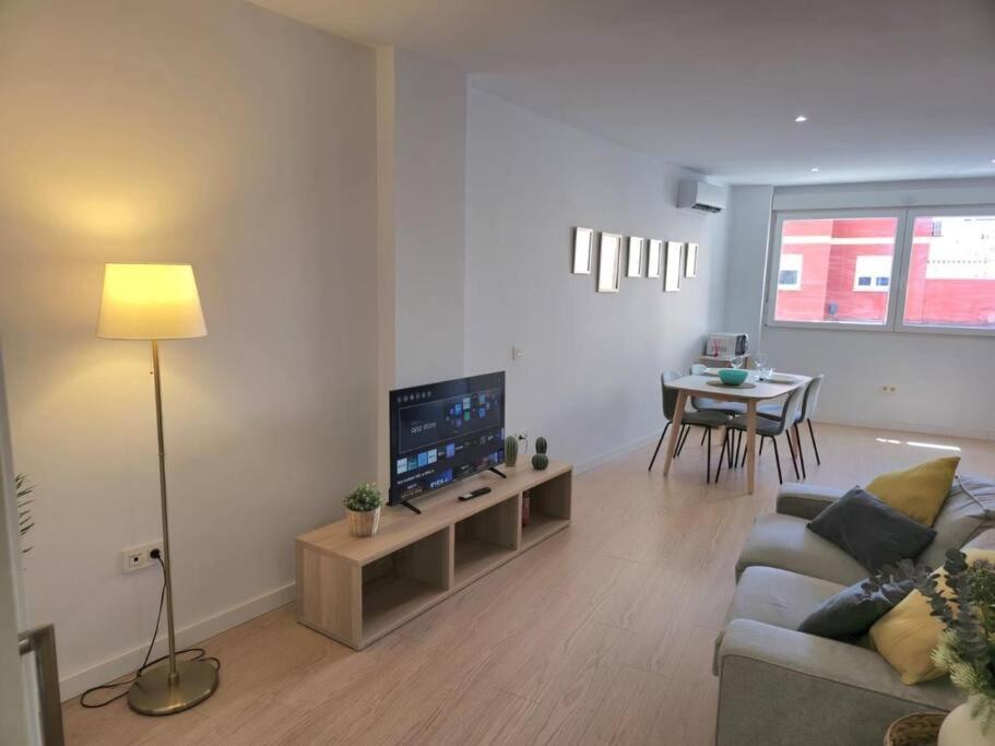 Angelos Urban Spacious Perfect For Remote Workers And Vacationers By Namaste Elite Apartamento Málaga