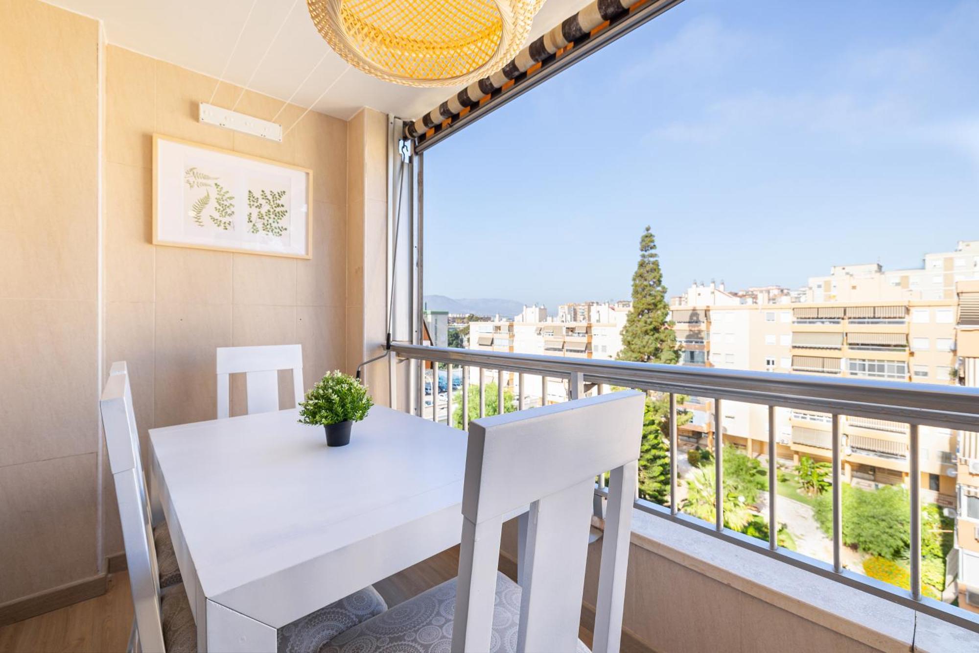 Holidays2malaga Guindos 500 Mts From And Promenade Apartamento Málaga