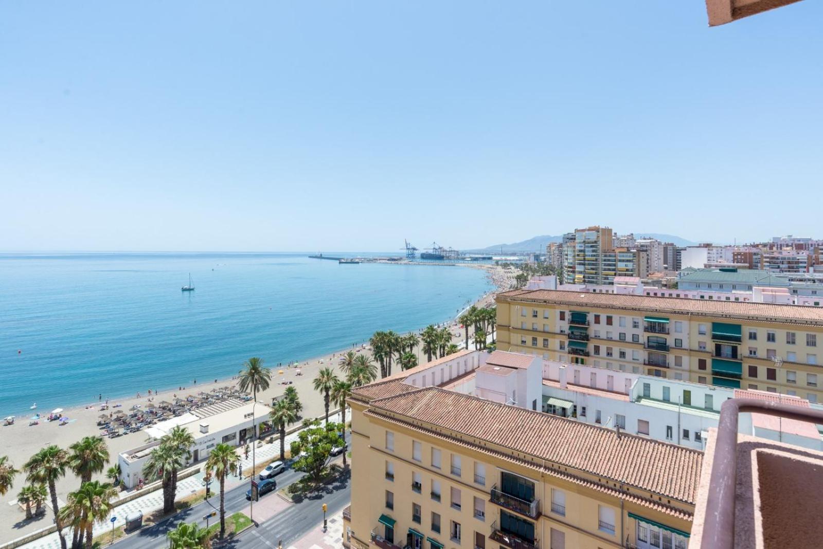 Apartment Mg - Ocean Views In With Parking Included *