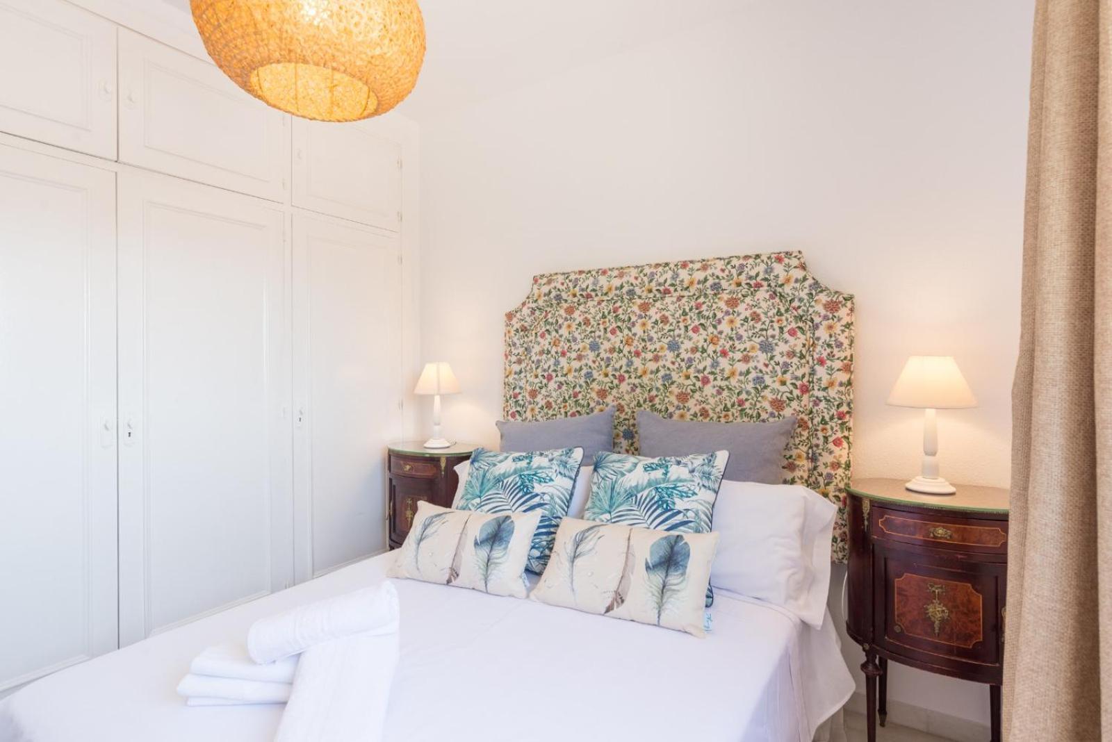 Apartment Mg - Ocean Views In With Parking Included *