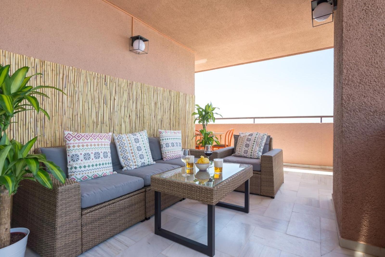 Apartment Mg - Ocean Views In With Parking Included