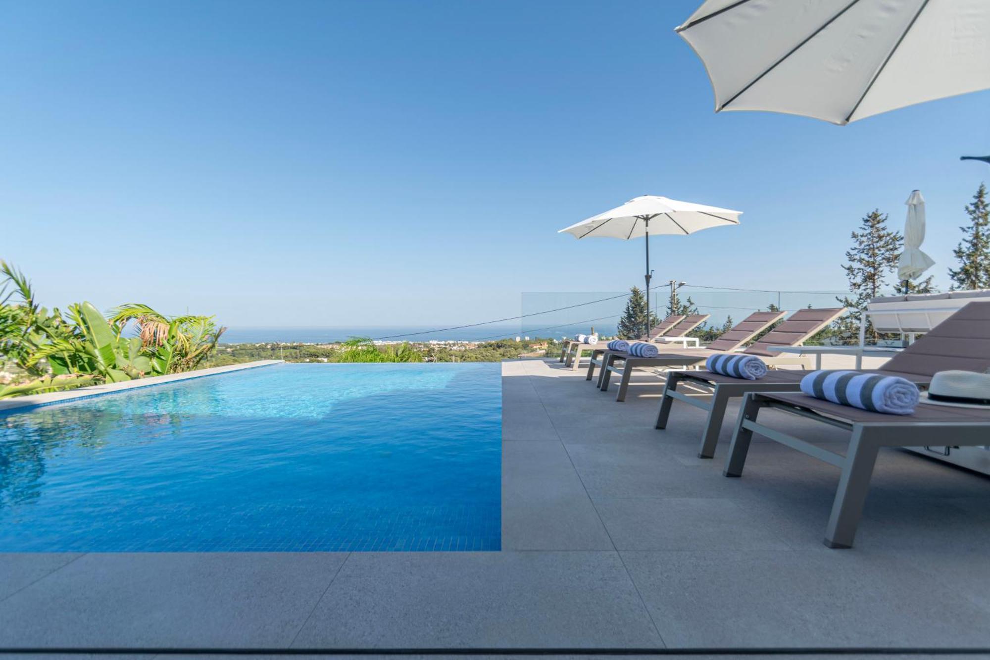 Happyplace -- With Panoramic Sea View Heated Infinity Saltwater Pool Villa Málaga