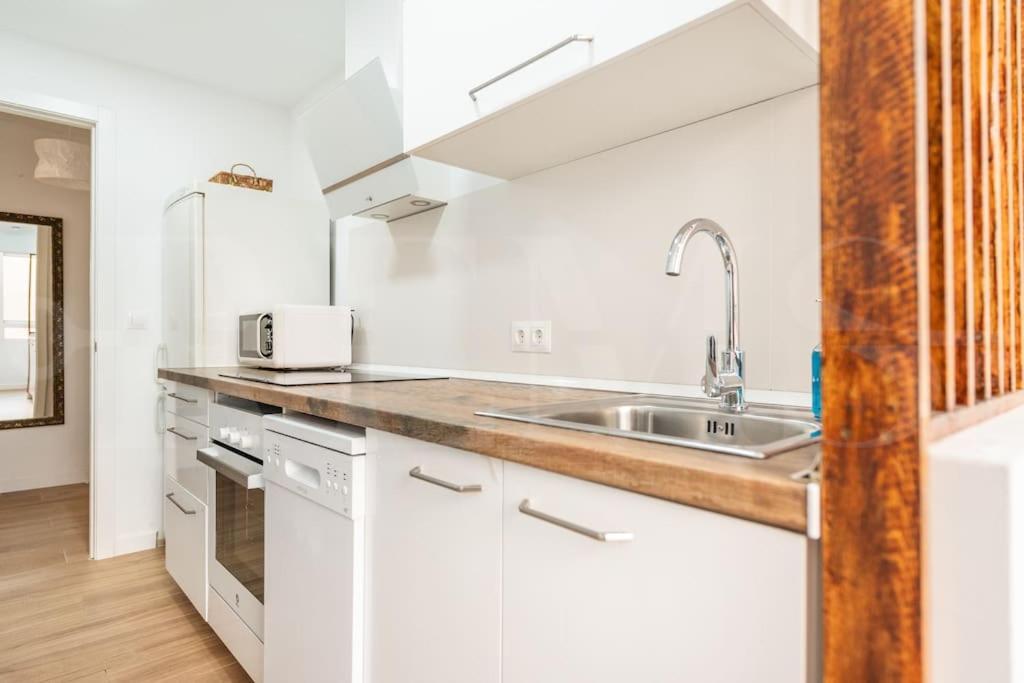 Charming In La Malagueta By Rems