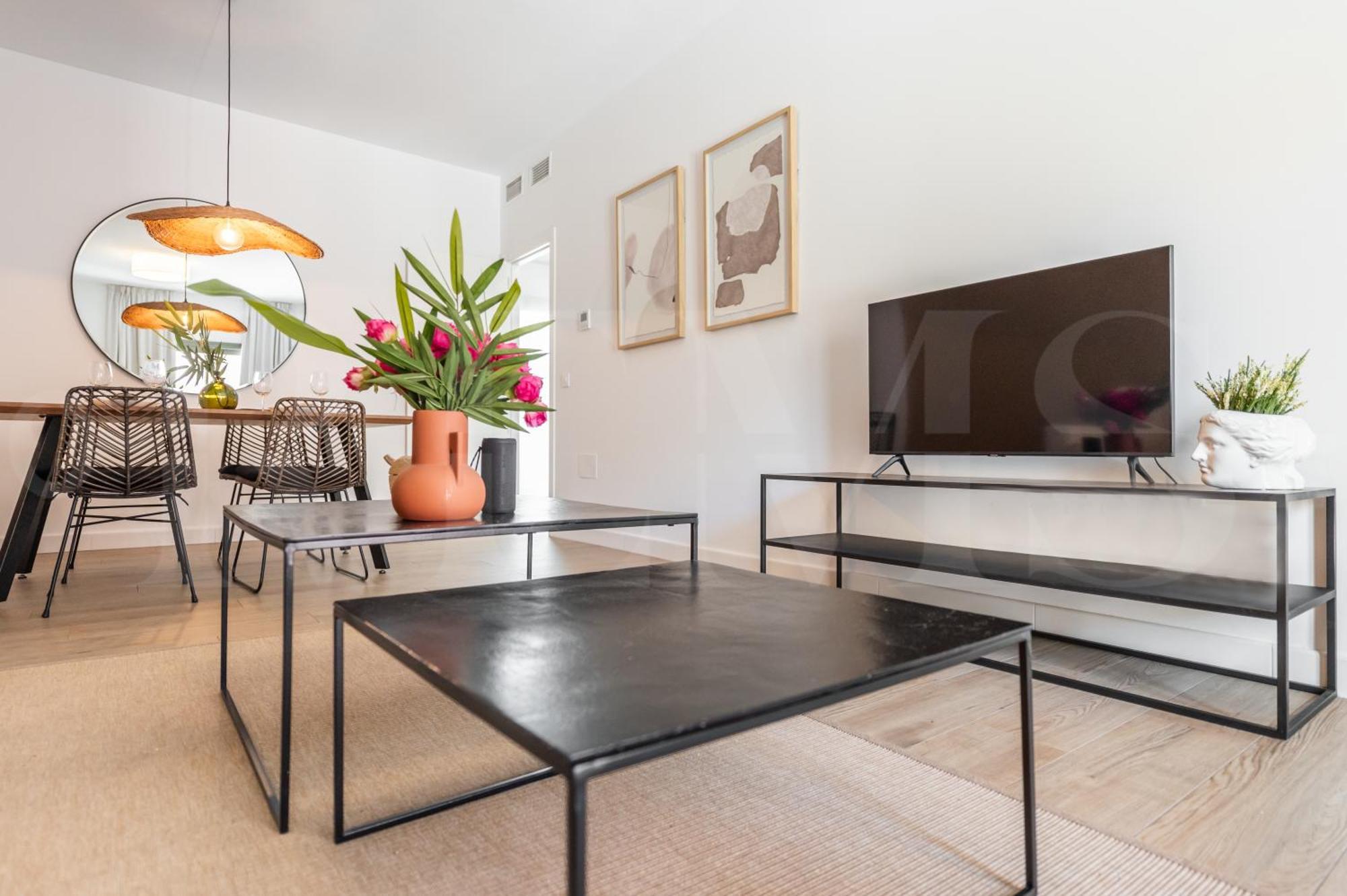 Picturesque With Terrace By Rems Apartamento