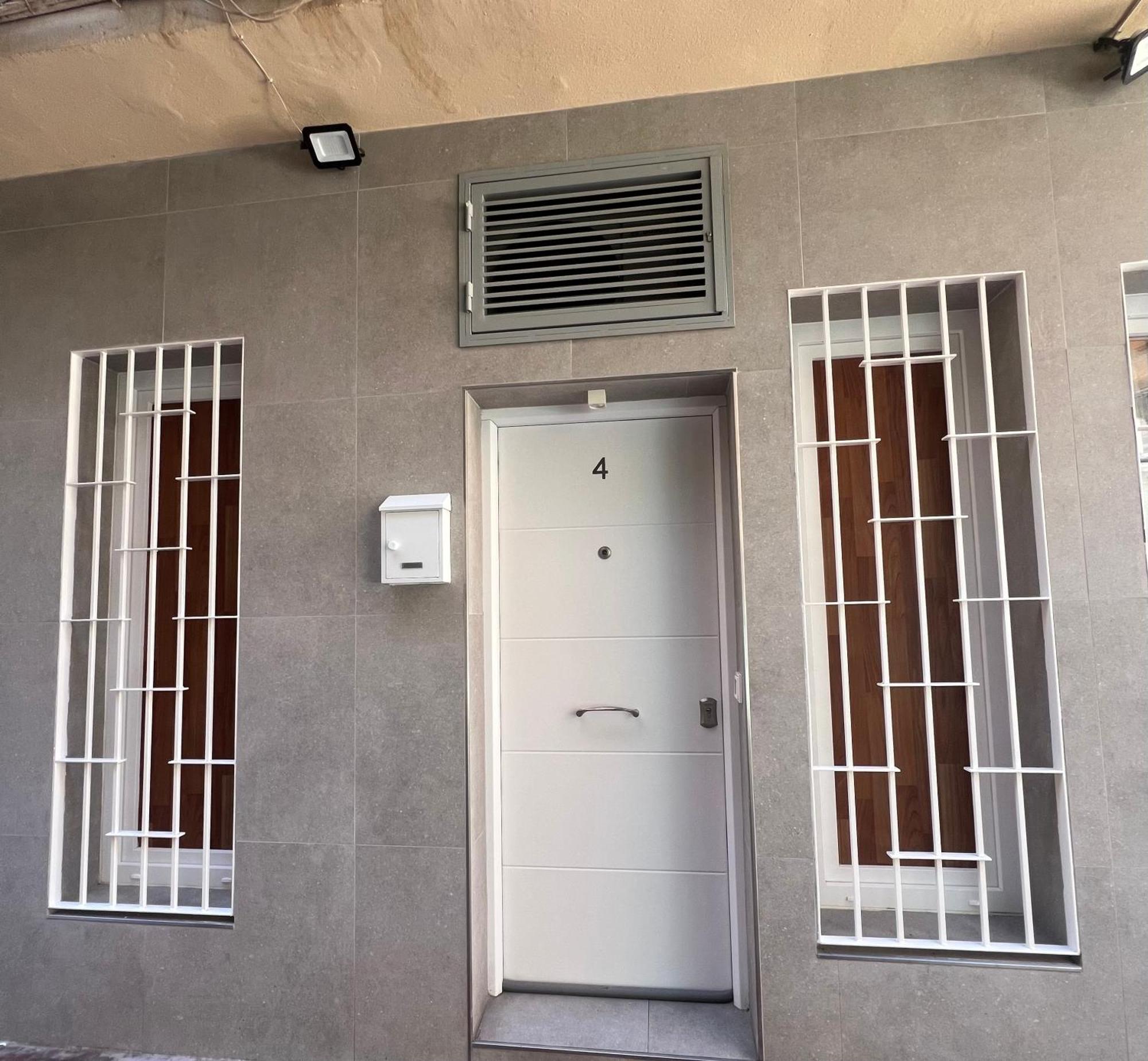 Apartamento Fantastico Piso A 5 Minutos De La Estacion De Bus Y Tren A Metros De La Playa *