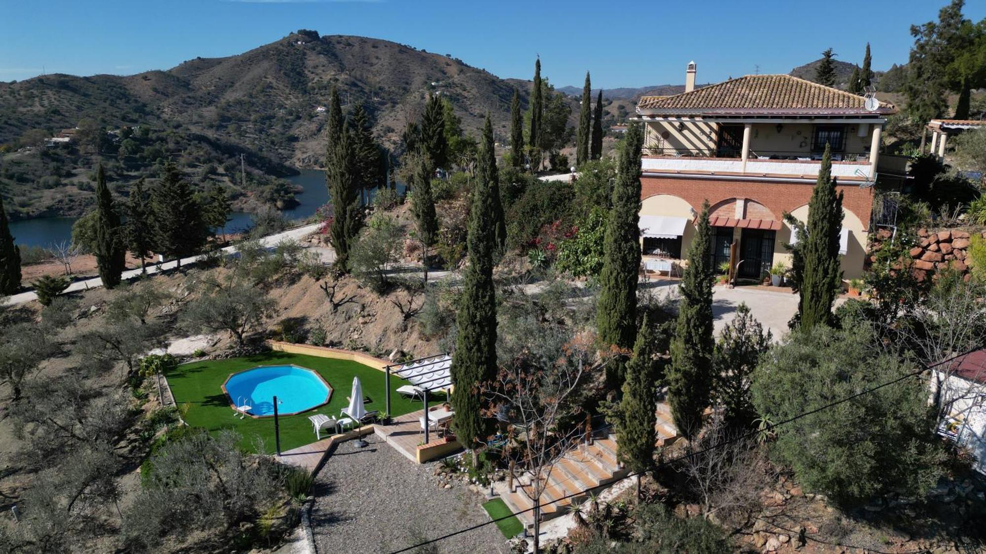 Сasa de vacaciones Rural Loft With Pool Views Peaceful Place Near The Center Málaga