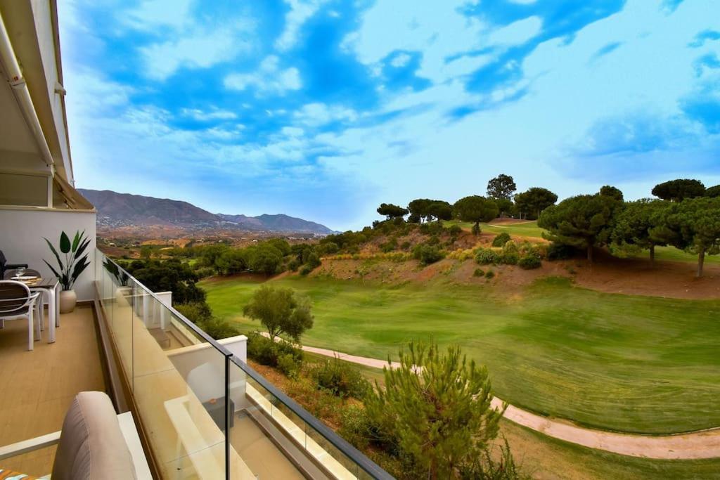 De Standing Piscine Superbe Vue Golf *