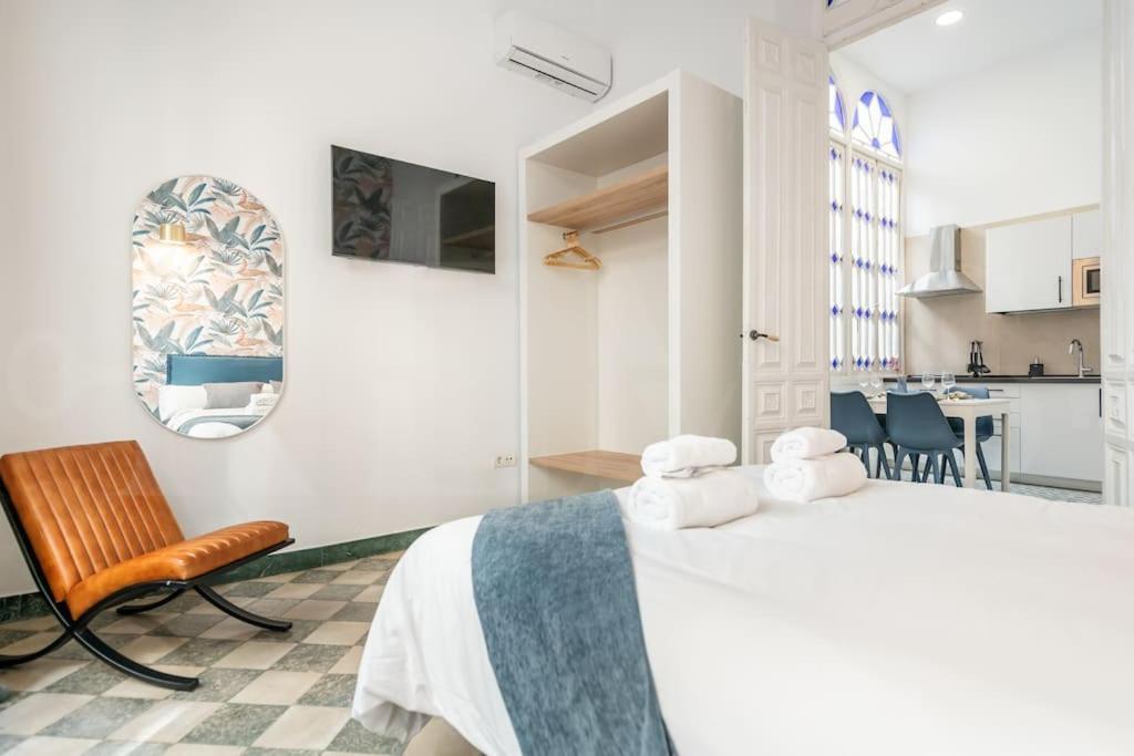 Historic Charm With Contemporary Flair By Rems * Malaga