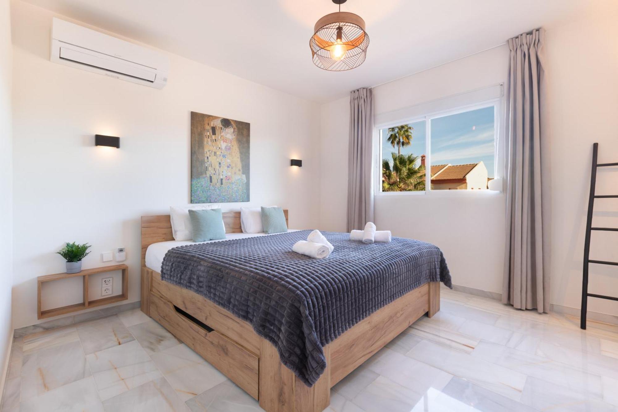 Luxurious And Modern Family Villa