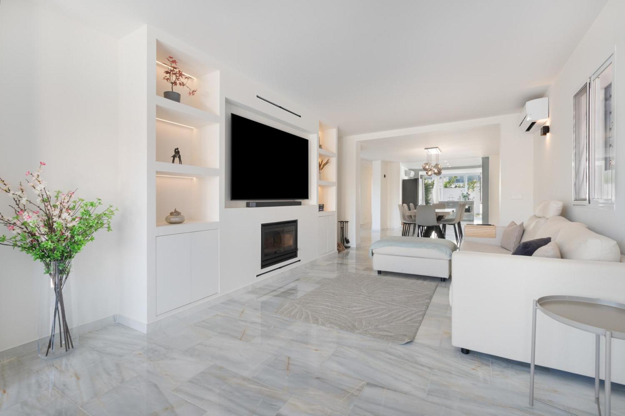 Luxurious And Modern Family