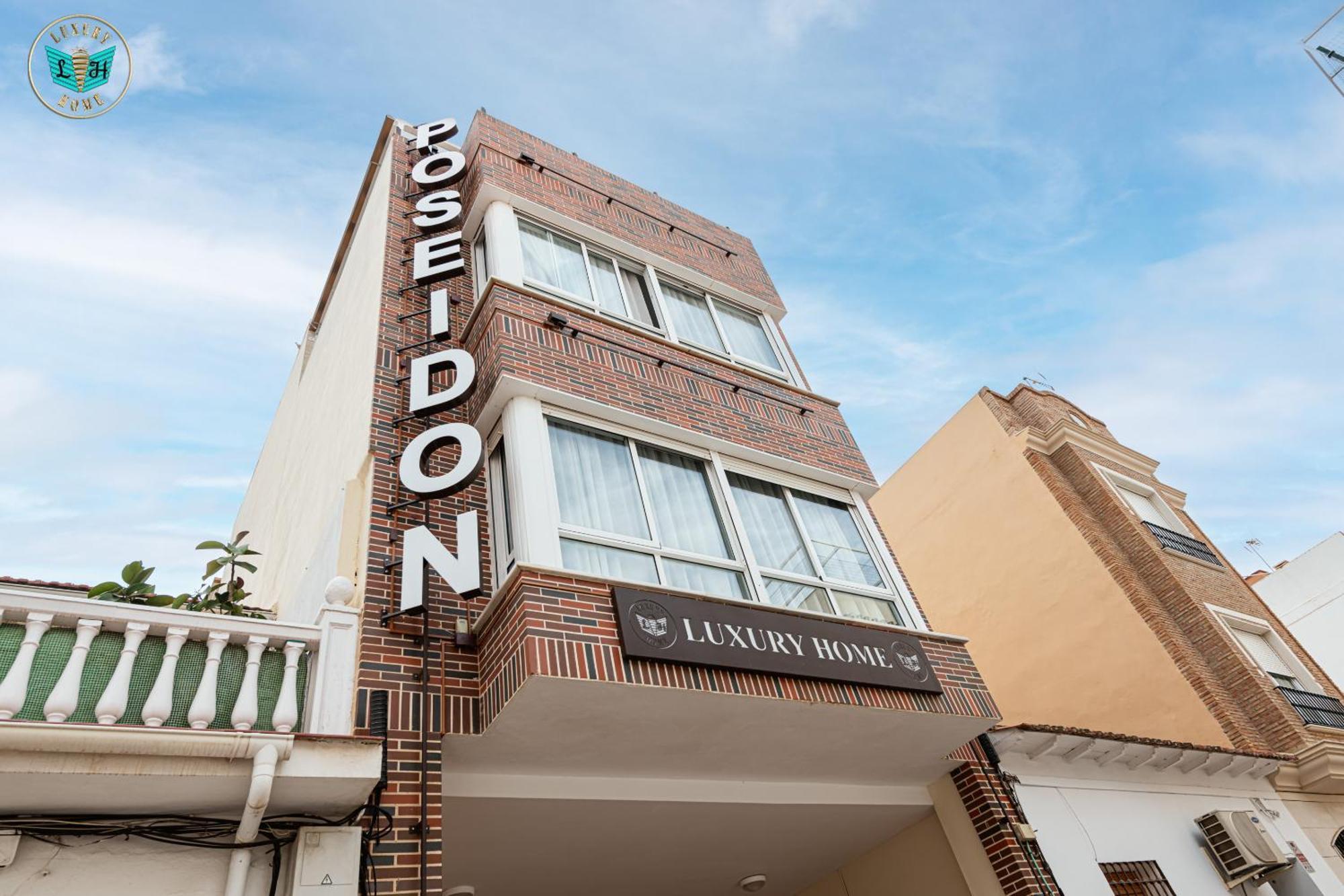 Luxury Poseidon Apartahotel