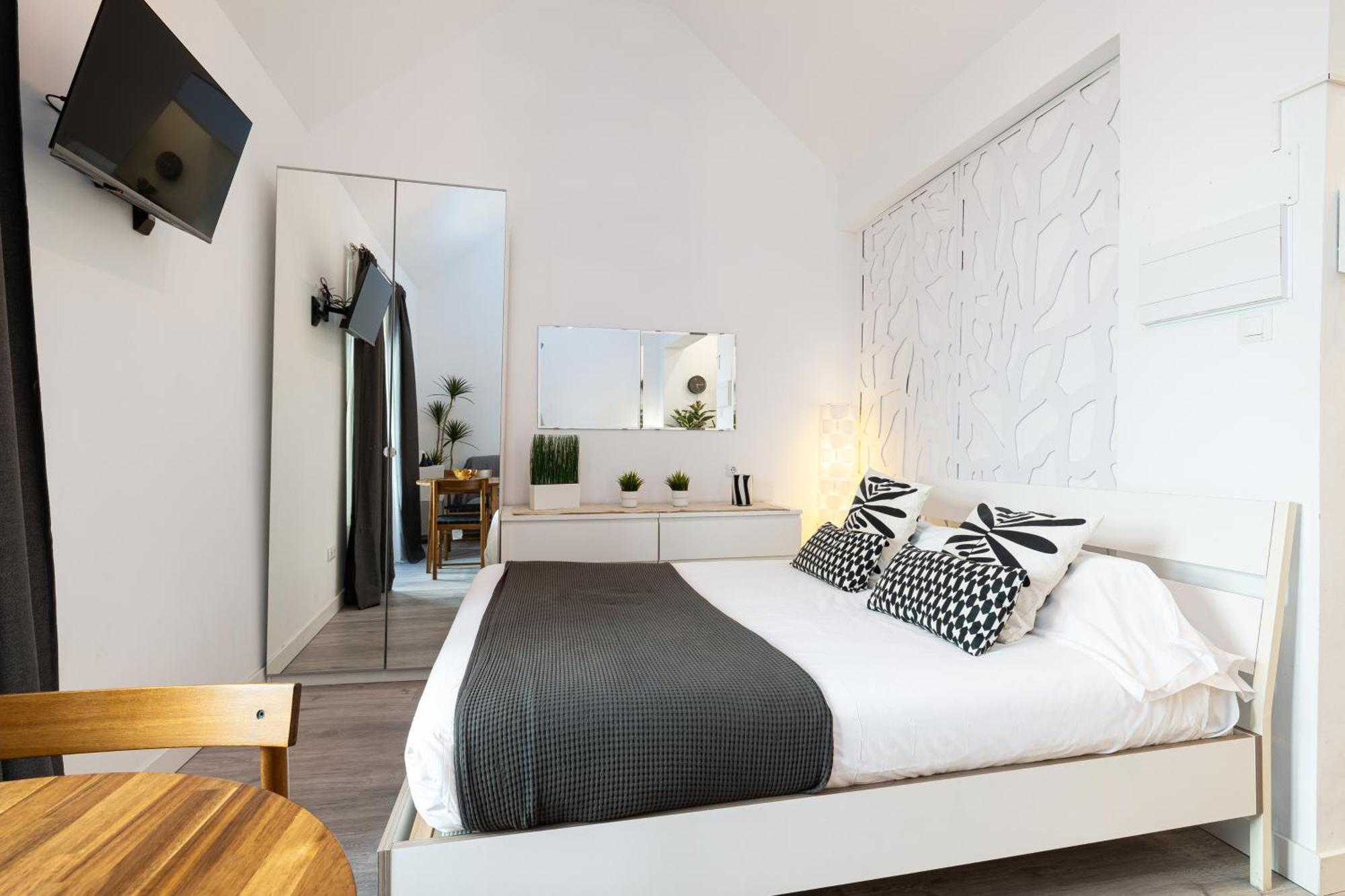 H2m Hiniestrosa French Balcony Aacc Wifi Apartamento