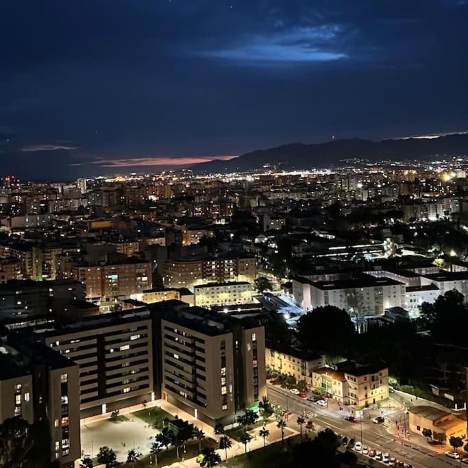 Skyline With Pool - Floor 26 - Free Parking Apartamento Málaga