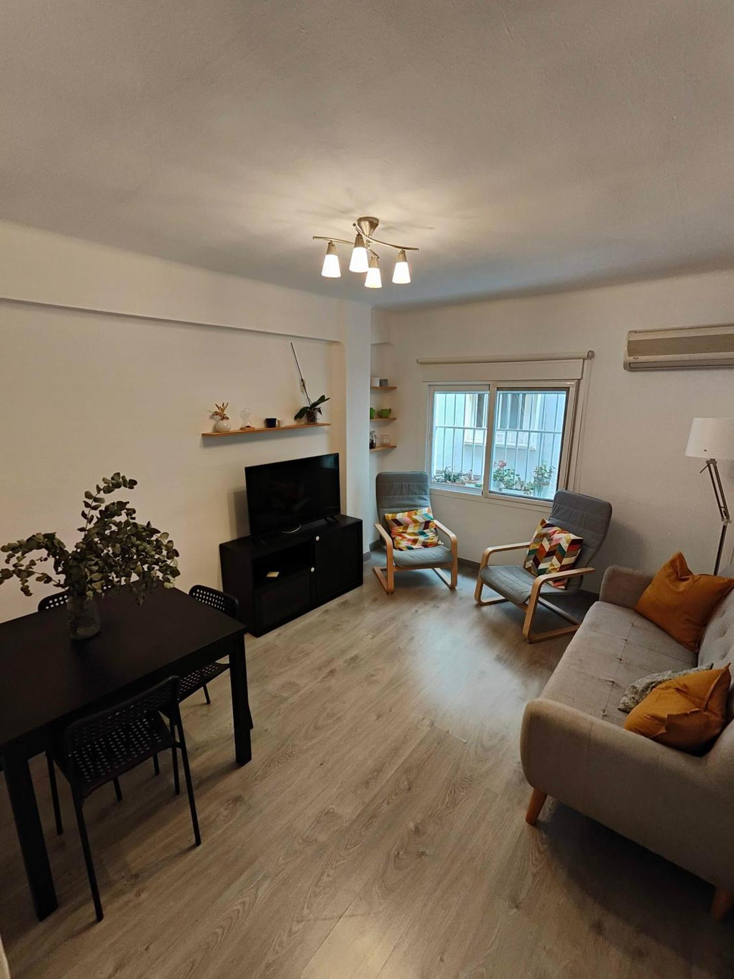 S&j Apartment *