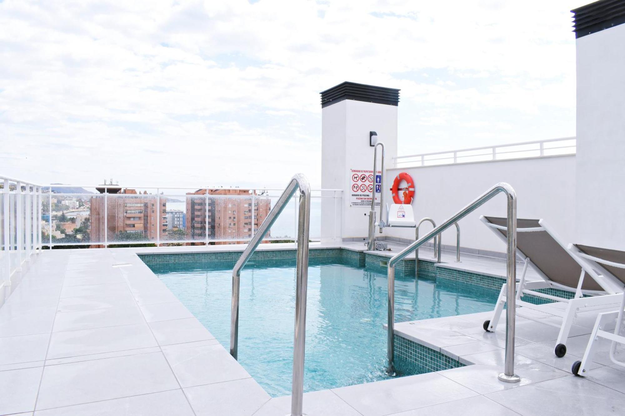 Malagueta's Cozy With Parking And Swimming Pool Malaga