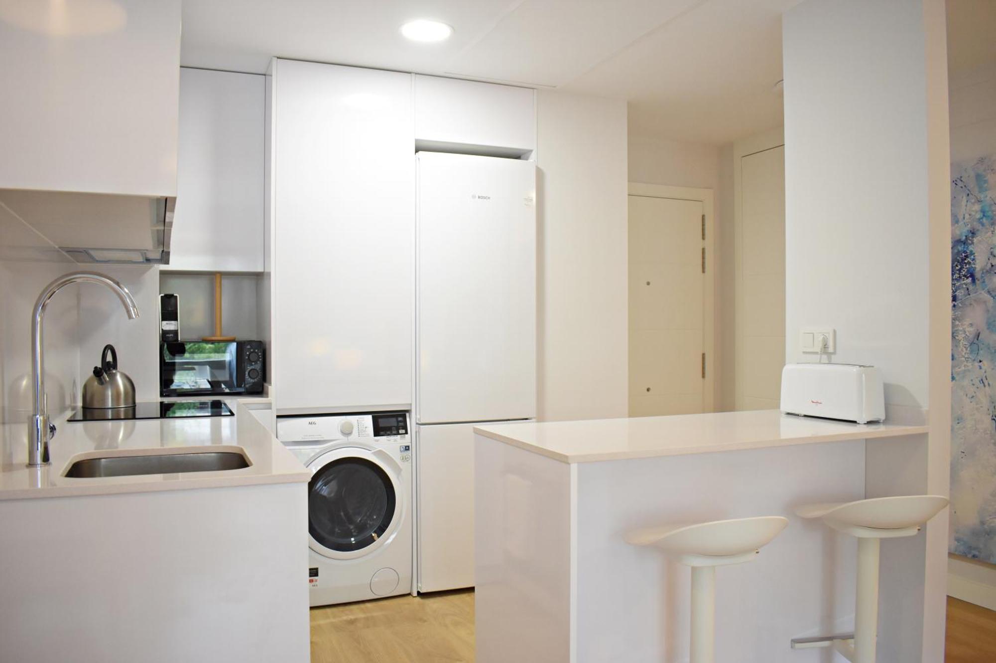 Apartment Malagueta's Cozy With Parking And Swimming Pool Malaga