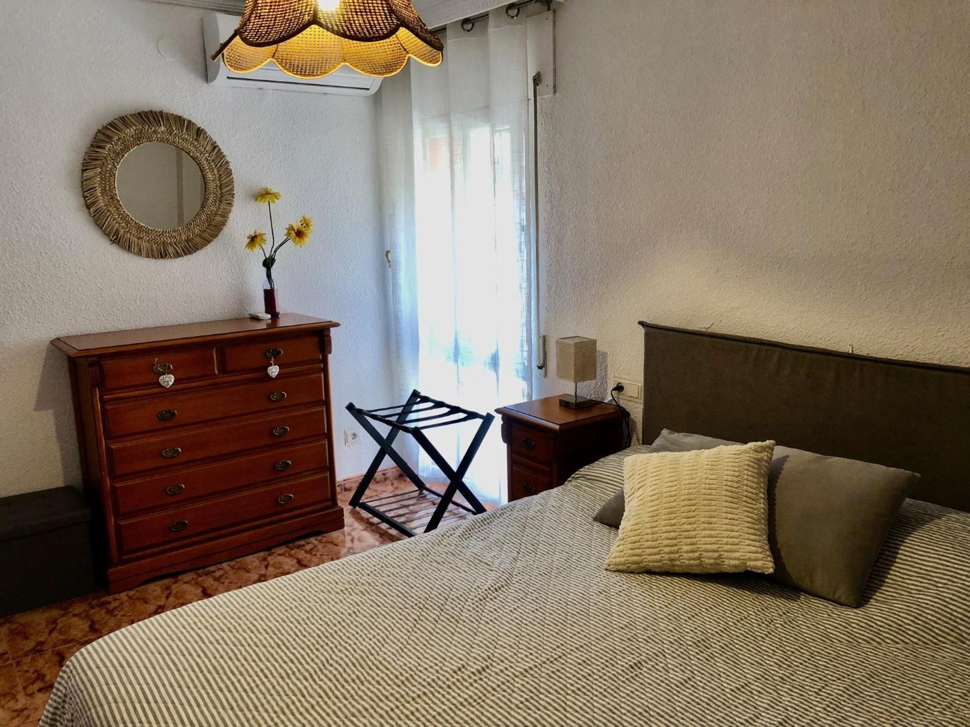 Piso En Pedregalejo A 50m De La Playa. Apartamento