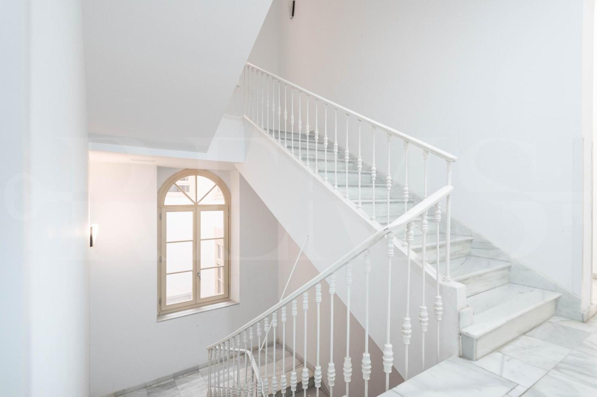 Sophisticated Modern Center By Rems