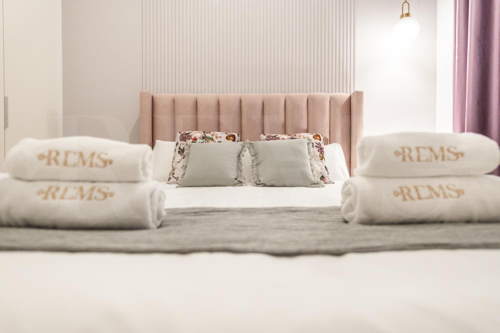 Apartamento Sophisticated Modern Center By Rems